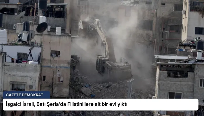 İşgalci İsrail, Batı Şeria’da Filistinlilere ait bir evi yıktı