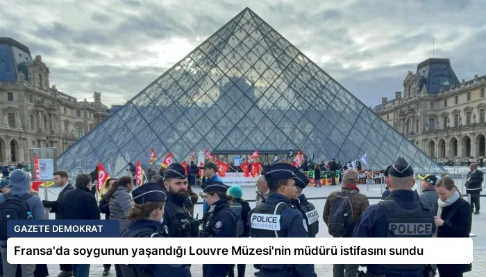 Fransa’da soygunun yaşandığı Louvre Müzesi’nin müdürü istifasını sundu