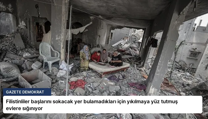 Filistinliler başlarını sokacak yer bulamadıkları için yıkılmaya yüz tutmuş evlere sığınıyor