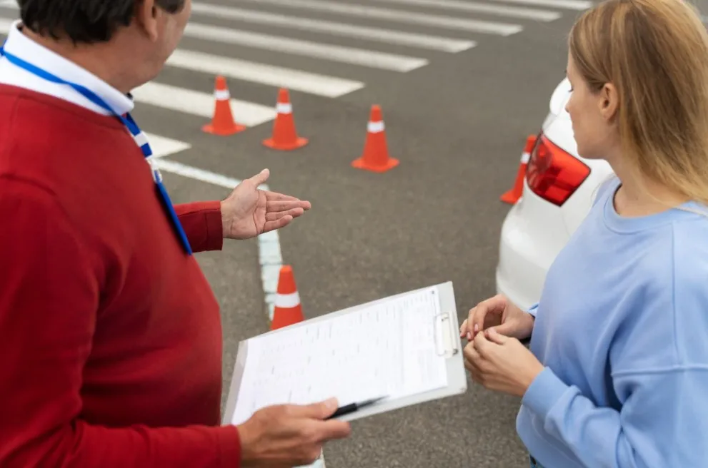 Ehliyet Soruları Çözmek İçin Neden Ehliyetim Platformu En Pratik Yol?