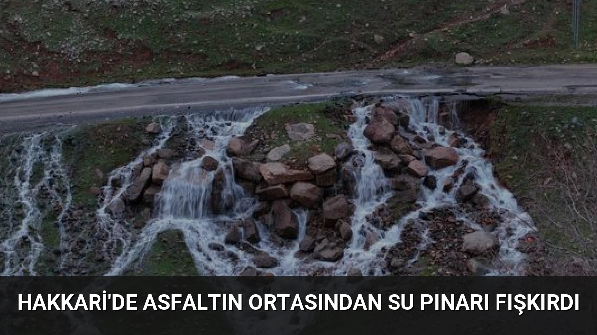 Hakkari’de Asfaltın Ortasından Su Pınarı Fışkırdı