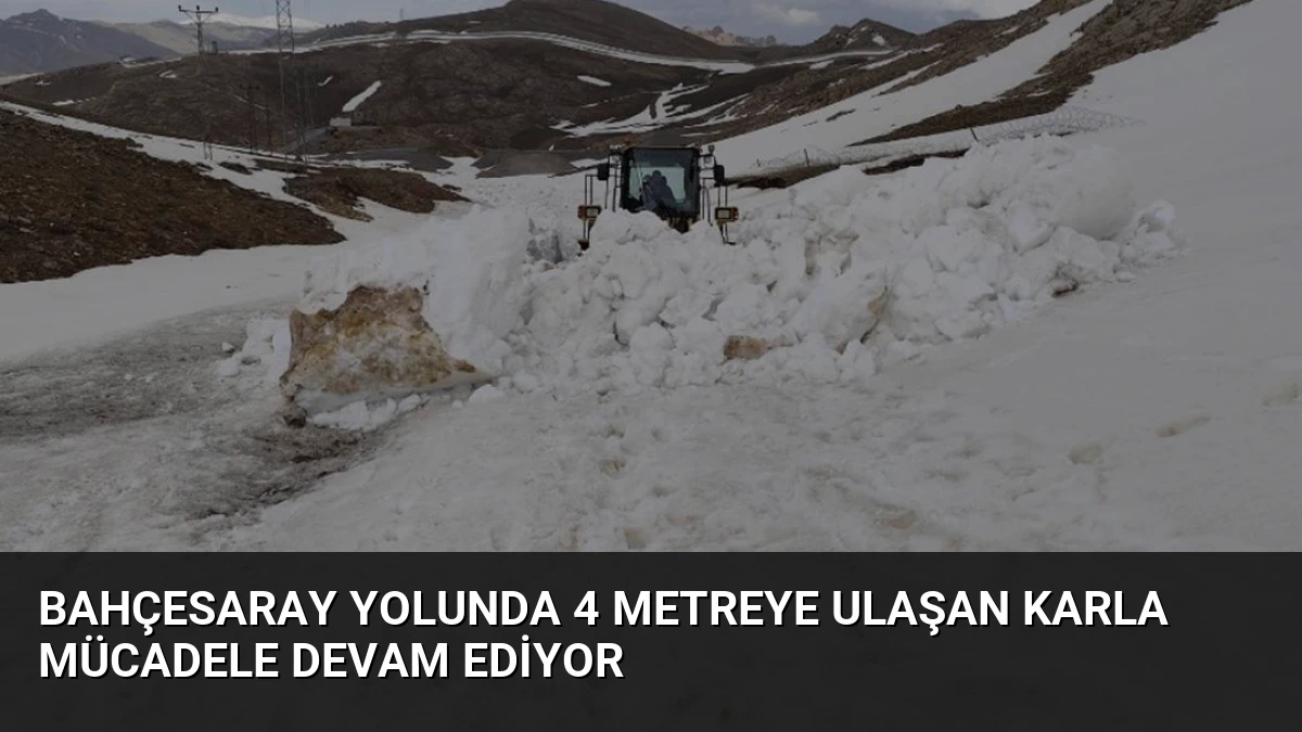 Bahçesaray Yolunda 4 Metreye Ulaşan Karla Mücadele Devam Ediyor
